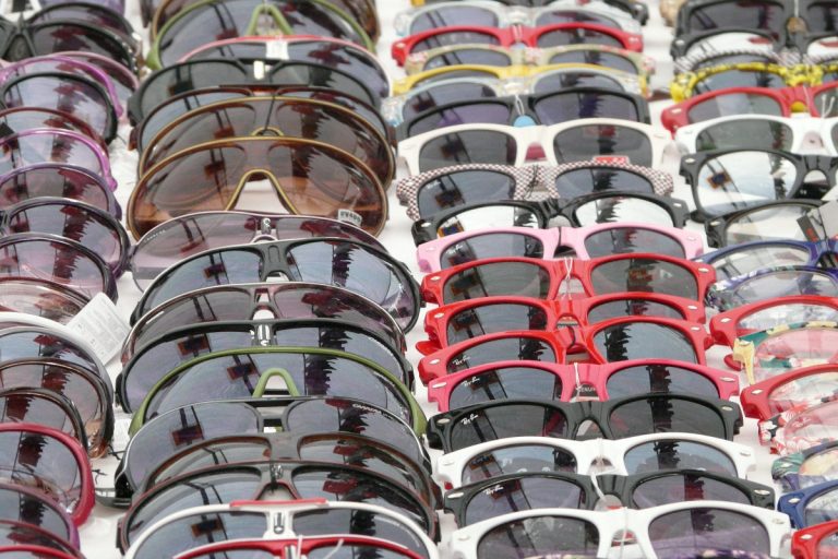 Sunglasses Buying Guide: How to Choose